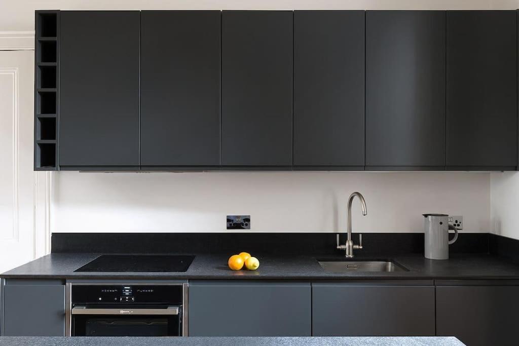 Stunning Notting Hill, 3 Bd, Fine Street, Garden Appartamento *